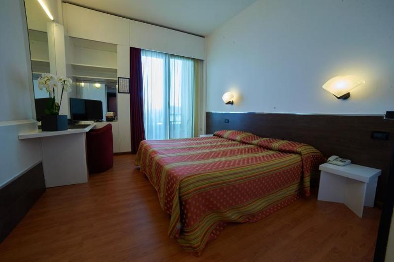 ארונה Hotel Concorde מראה חיצוני תמונה