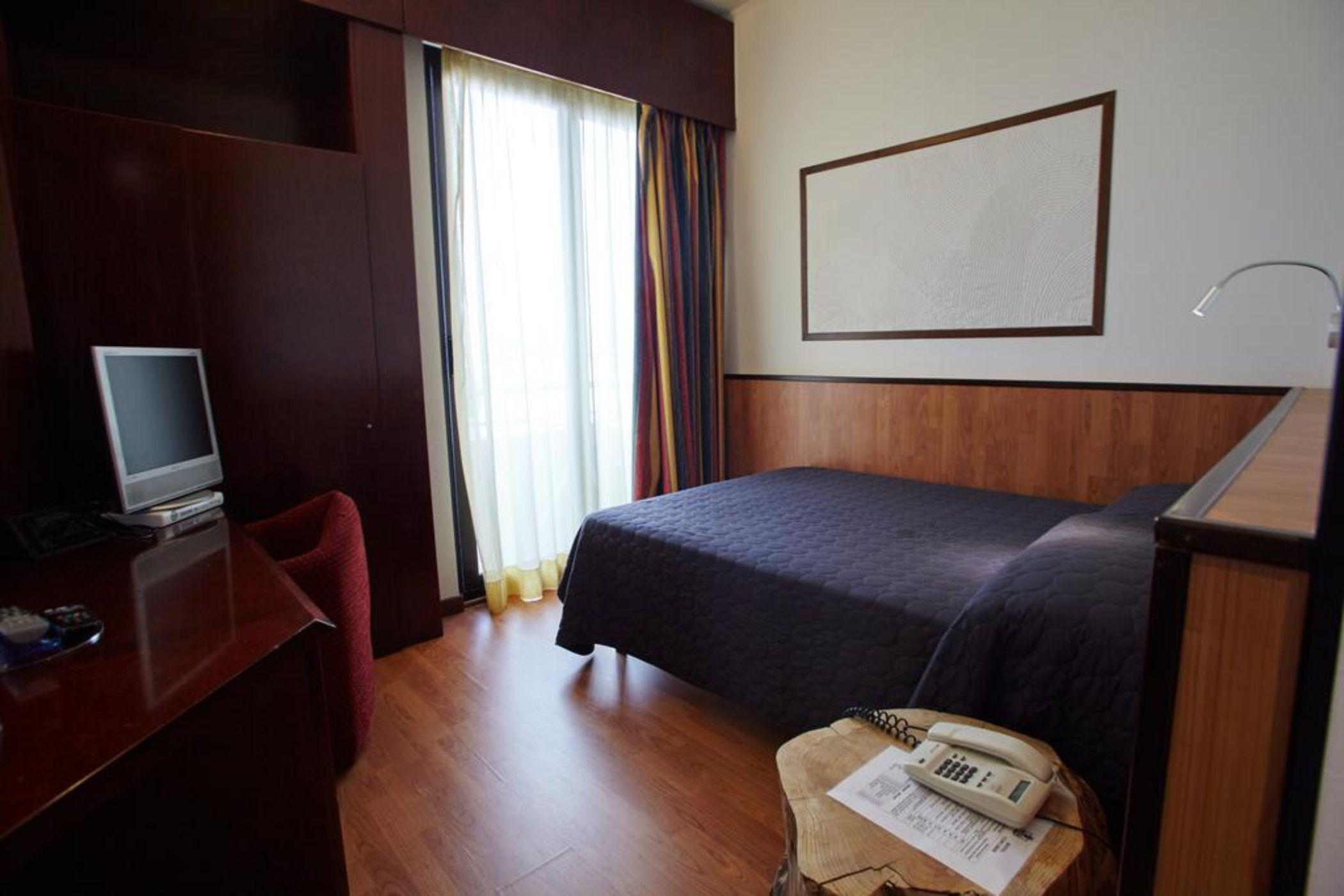 ארונה Hotel Concorde מראה חיצוני תמונה