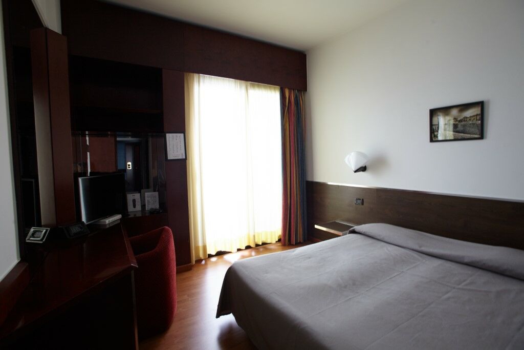 ארונה Hotel Concorde מראה חיצוני תמונה
