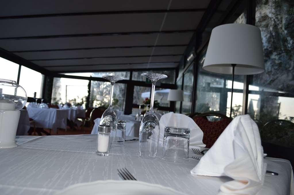 ארונה Hotel Concorde מסעדה תמונה