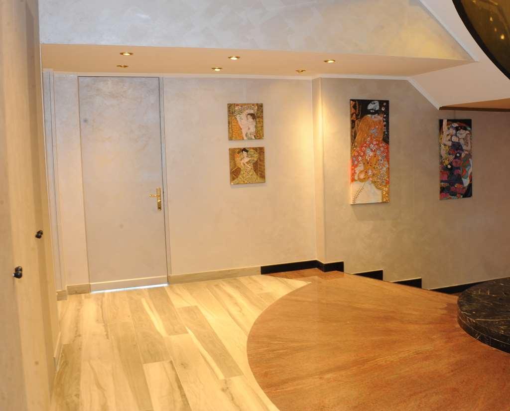 ארונה Hotel Concorde שירותים תמונה